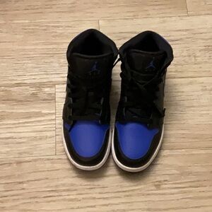 Air Jordan 1 Mid Hyper Royal